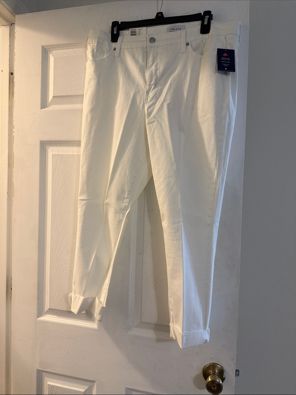 crown & ivy Cream High-Rise Jeans